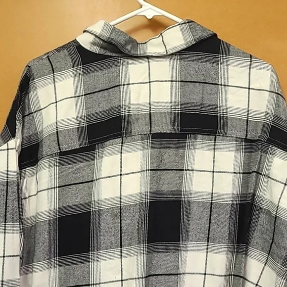 Old Navy Black and White Plaid Button Down The Boyfriend Shirt - Picture 3 of 8